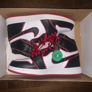 Jordan 1 Bloodlines mid